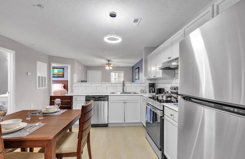 Westover Apartment | Fayetteville Retreat I Free Parking I Pool I(cb)
