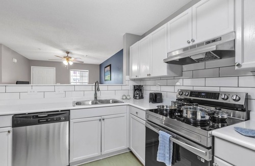 Westover Apartment | Fayetteville Retreat I Free Parking I Pool I(cb)