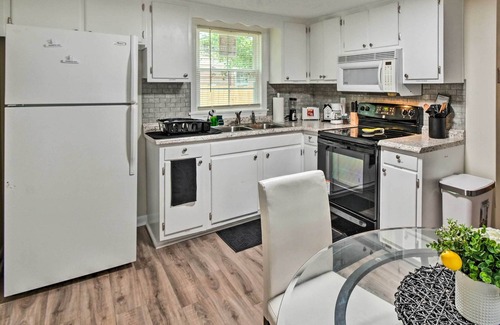 South View House | Fayetteville Vacation Home w/ Charcoal Grill!