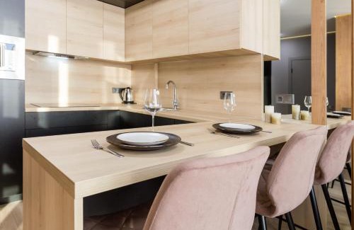 Shevchenkivs'kyi District Apartment | Fayna Town - Loft Black - Nyvky