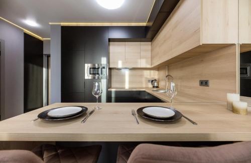 Shevchenkivs'kyi District Apartment | Fayna Town - Loft Black - Nyvky