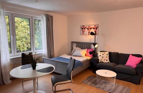 Falkensee Apartment | FC-Apartmenthaus Falkensee mit großem Garten und PKW Stellflächen