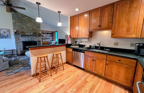 Bretton Woods Condo | FC54 large mountain cottage with views
