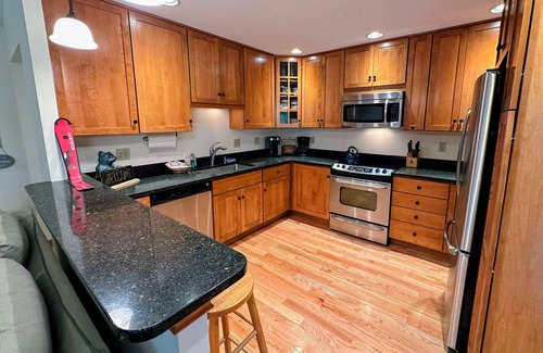 Bretton Woods Condo | FC54 large mountain cottage with views