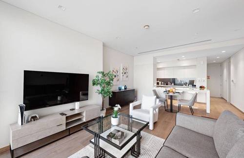 DIFC Apartment | FCR | 1BR | Elegance with Burj Khalifa Views