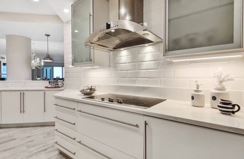 Daytona Beach Condo | FEATURED ON TV “MAKING WAVES” OCEANFRONT PENTHOUSE