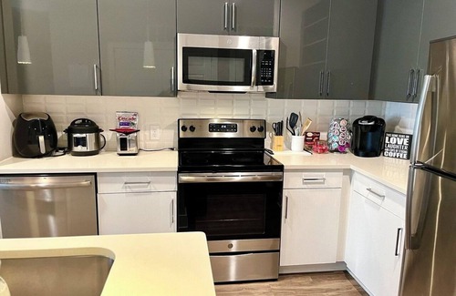 Sandy Springs Apartment | Feel at home in our 2 Bed 2 Bathroom, pool view, game room, palace in Atlanta.