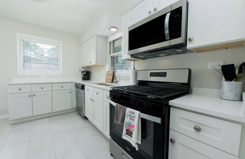 Wheaton House | Feel good, live well in this cozy Wheaton 3 bedroom!