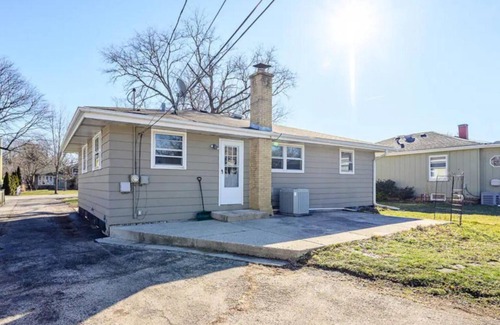 Wheaton House | Feel good, live well in this cozy Wheaton 3 bedroom!