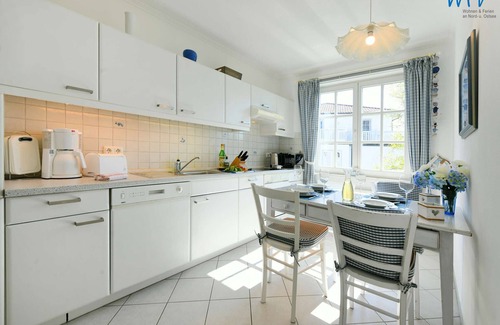 Binz Apartment | Feel-good vacation with a sunny balcony!
