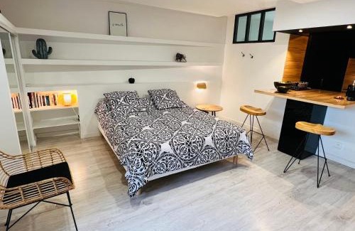 Quartier Administrations Apartment | Feel@Home Nemausus « Le 42 »