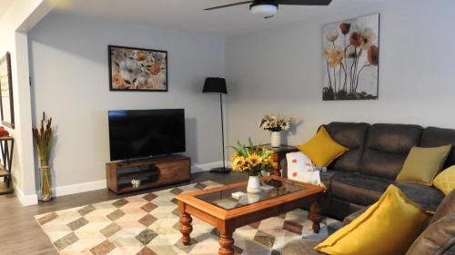 Ahuntsic-Cartierville Apartment | Feels like a Home ,Away from Home !