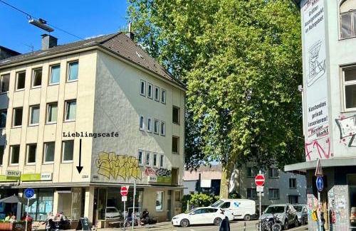 Bruckstraße Apartment | FeelsLikeHome - Urbane Altbauwohnung mit Dachterasse& Parkplatz