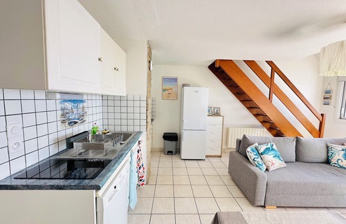 Port-Louis Apartment | Feet in the water, breathtaking 180° sea view!