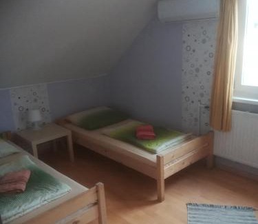 Tata House | Fekete Macska Panzió