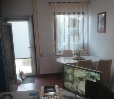 Tata House | Fekete Macska Panzió