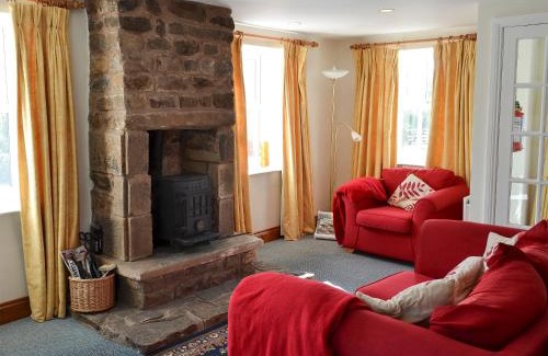 Hexham House | Felbridge Cottage