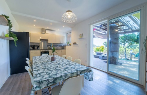 Giens Villa | Félyvonne, family villa with sea and vineyard view