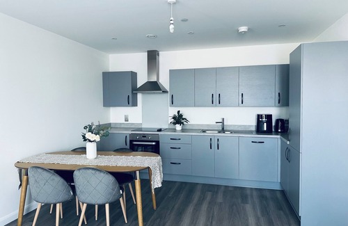 Botwell Apartment | Female-Only En-Suite Double Room in Modern Apartment