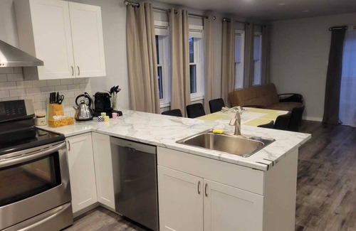 Fenelon Falls House | Fenelon Falls cozy 3bedroom & 1.5 bathroom house (with WIFI), steps to the lake