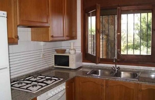 Llanca Apartment | Fener de Baix 83 House with garden and sea views