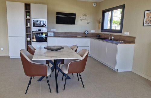 Bandol Apartment | FENUA APARTMENT 4 Rooms Air-conditioned 90 m² + Terrace 30 m². Nine