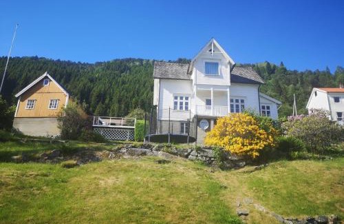 Brekke House | Feriehus med badestamp