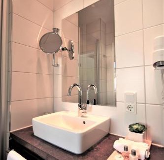 Bullay Hotel | Feriendomizil am Lindenplatz