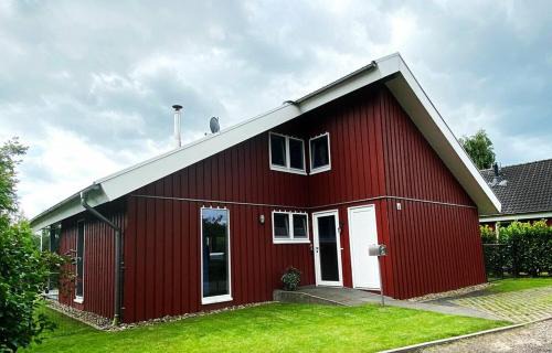 Twist House | Ferienhaus am See, (1-7 Pers.) Tretboot, Sauna, Whirlpool, Kamin, Kinderspieleparadies