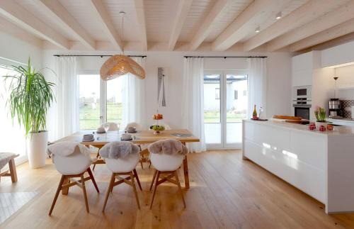Krummin Apartment | Ferienhaus Ankerplatz No 1 & 2 mit Kamin und Sauna
