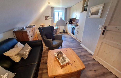 Utersum Apartment | Ferienhaus Ellen, OG Whg. - House Ellen, apartment on the 1st floor