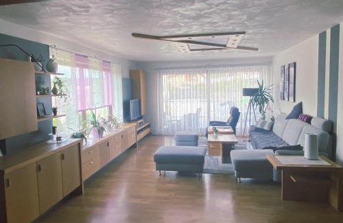 Sulzfeld Apartment | Ferienhaus Meisenglück - Ihr großes und komfortables Ferienhaus in 97633 Sulzfeld-Leinach
