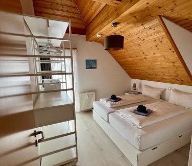Bodman-Ludwigshafen Apartment | Ferienresidenz Seegarten - mit privatem Seezugang und hauseigenem Schwimmbad