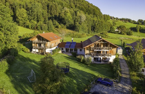 Aschau im Chiemgau Apartment | Ferienwohnung II mit Zwei Schlafzimmern und Süd-terrasse, 64 qm, Hund zu Buchbar