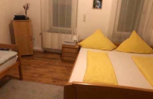 Siegen Apartment | Ferienwohnung 2Doppel 1 Einzel Bett