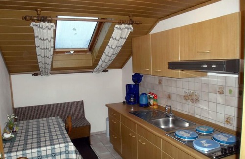 Anger Apartment | Ferienwohnung Bergblick 45 qm. 1 Schlafzimmer, 1 Küche, Balkon, Sat-TV, max 3 Personen
