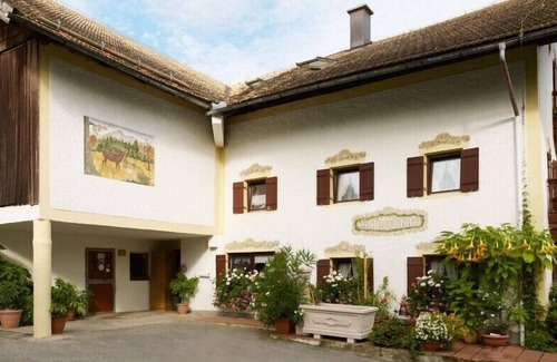 Anger Apartment | Ferienwohnung Bergblick 45 qm. 1 Schlafzimmer, 1 Küche, Balkon, Sat-TV, max 3 Personen