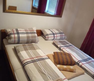 Hohegeiß Apartment | Ferienwohnung ENDORA im Harzer Stil, Handgefertigte Möbel - WLAN-GARAGE
