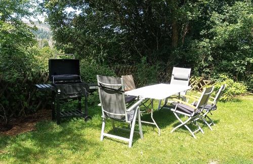Hohegeiß Apartment | Ferienwohnung ENDORA im Harzer Stil, Handgefertigte Möbel - WLAN-GARAGE