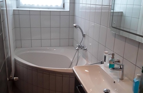 Zerf Apartment | Ferienwohnung Gouverneur - Appartement/fewo, Dusche und Bad, WC, Nichtraucher