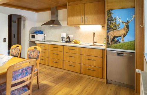 Lenzkirch Apartment | Ferienwohnung Hirsch, 100qm, 3 Schlafzimmer, max. 6 Personen