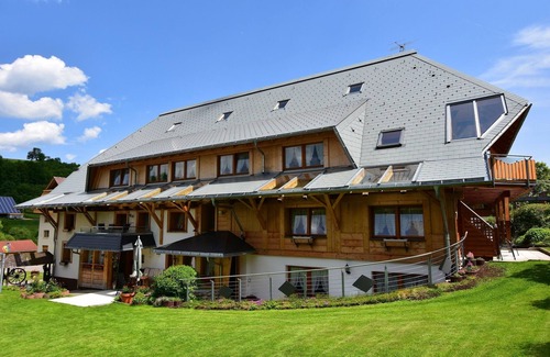 Lenzkirch Apartment | Ferienwohnung Hirsch, 100qm, 3 Schlafzimmer, max. 6 Personen