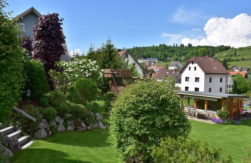 Lenzkirch Apartment | Ferienwohnung Hirsch, 100qm, 3 Schlafzimmer, max. 6 Personen