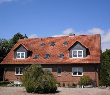 Windeby Apartment | Ferienwohnung In Beliebtem Gästehaus Mit Fahrradverleih In Ländlicher Gegend