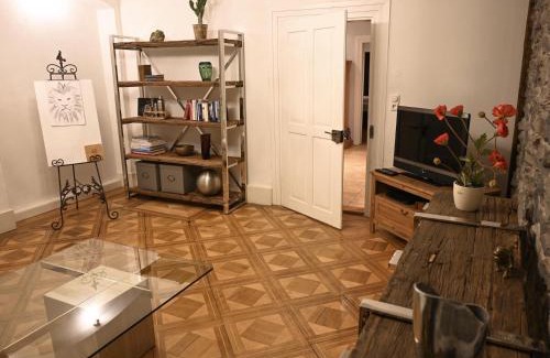 Insel Apartment | Ferienwohnung Lindauer Löwe- Charmant, seenah & zentral in historischem Gebäude