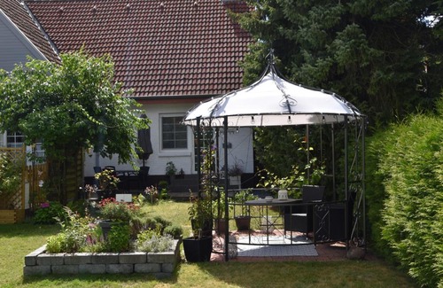 Lathen Apartment | Ferienwohnung Manou`s Garten