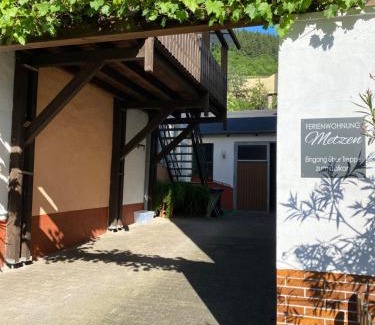 Burg Apartment | Ferienwohnung Metzen
