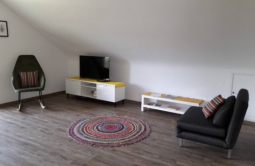 Calmbach Apartment | Ferienwohnung mit Balkon, 67 qm, 1 Schlafzimmer, 1 Wohn-/schlafzimmer, Max. 3 Personen