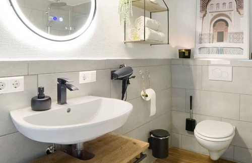 Ihringen Apartment | Ferienwohnung mit privatem Garten und WLAN