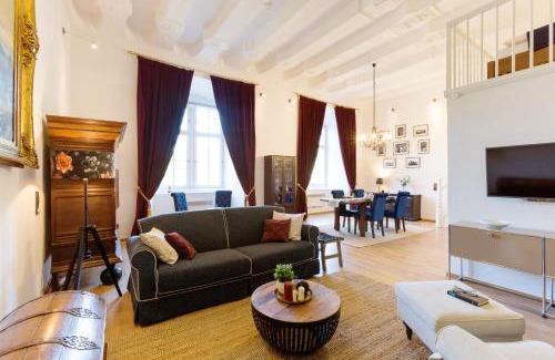 Oberhundem Apartment | Ferienwohnung Saalstube - Schloss Adolphsburg